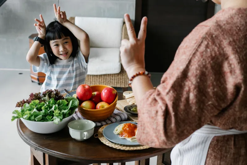 The Parent Who Says 'I Messed Up': What Japanese Families Know About Apologies That We're Still Learning